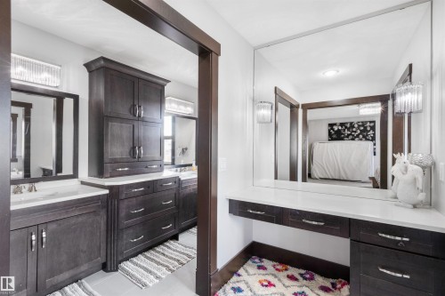 3223 Allan Way, Edmonton, AB - Indoor Photo Showing Bathroom