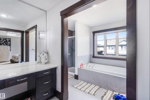3223 Allan Way, Edmonton, AB - Indoor Photo Showing Bathroom