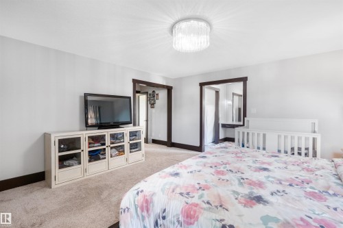 3223 Allan Way, Edmonton, AB - Indoor Photo Showing Bedroom