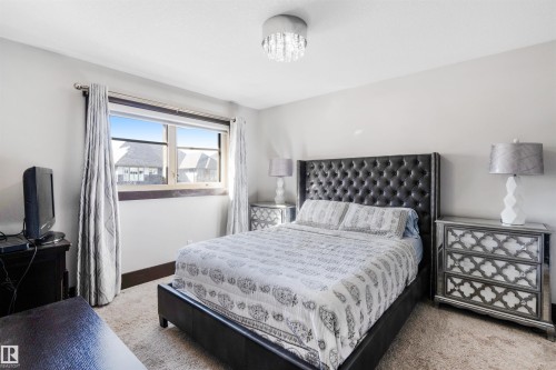 3223 Allan Way, Edmonton, AB - Indoor Photo Showing Bedroom