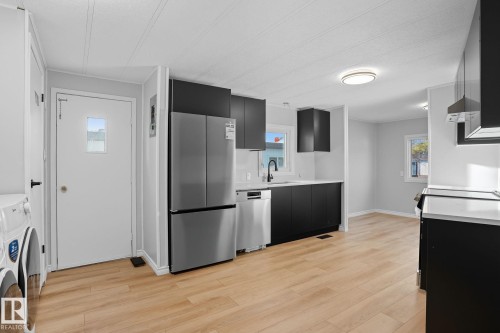 67 Ridgeway Dr, Edmonton, AB - Indoor Photo Showing Kitchen