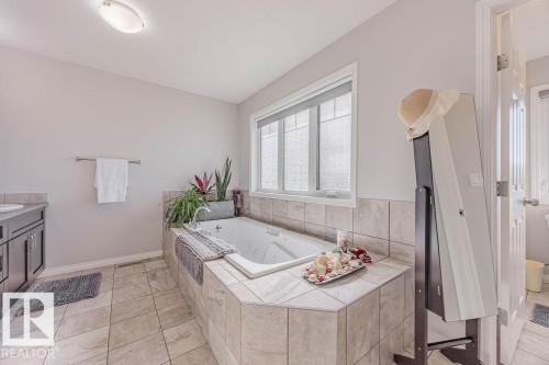 1019 Coopers Hawk Link, Edmonton, AB - Indoor Photo Showing Bathroom