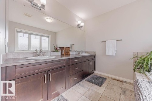 1019 Coopers Hawk Link, Edmonton, AB - Indoor Photo Showing Bathroom
