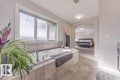 1019 Coopers Hawk Link, Edmonton, AB - Indoor Photo Showing Other Room