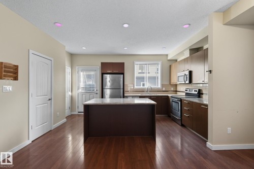 #29 655 Watt Boulevard Sw, Edmonton, AB - Indoor Photo Showing Kitchen