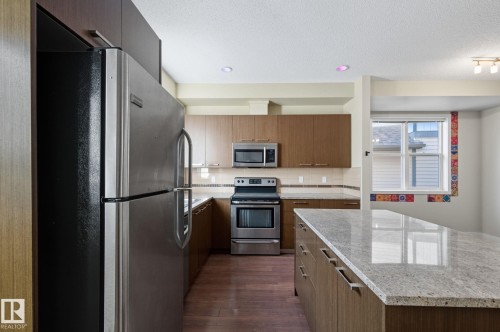 #29 655 Watt Boulevard Sw, Edmonton, AB - Indoor Photo Showing Kitchen With Double Sink