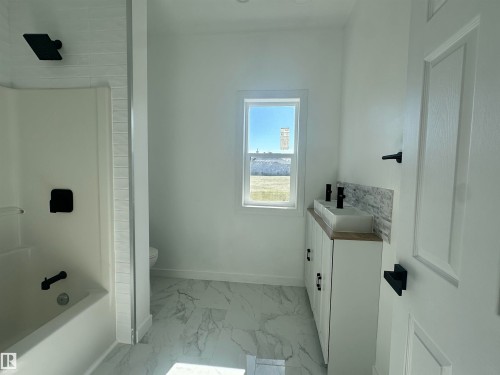4743 47 Street, Clyde, AB - Indoor Photo Showing Bathroom