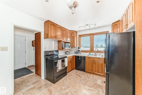 4603 116A Street, Edmonton, AB - Indoor Photo Showing Kitchen