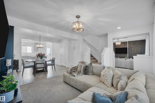 19 525 Secord Boulevard, Edmonton, AB - Indoor Photo Showing Living Room