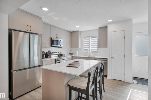 19 525 Secord Boulevard, Edmonton, AB - Indoor Photo Showing Kitchen With Upgraded Kitchen
