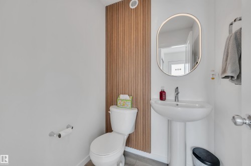 19 525 Secord Boulevard, Edmonton, AB - Indoor Photo Showing Bathroom