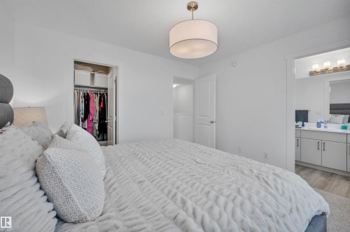 19 525 Secord Boulevard, Edmonton, AB - Indoor Photo Showing Bedroom