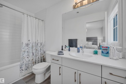 19 525 Secord Boulevard, Edmonton, AB - Indoor Photo Showing Bathroom