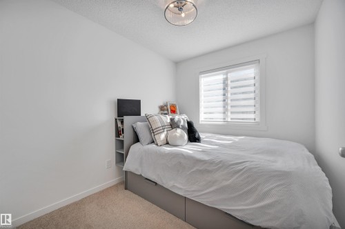 19 525 Secord Boulevard, Edmonton, AB - Indoor Photo Showing Bedroom