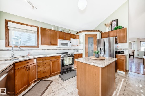 15815 63 Street, Edmonton, AB - Indoor Photo Showing Kitchen