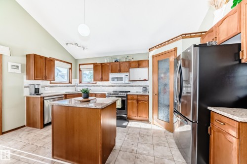 15815 63 Street, Edmonton, AB - Indoor Photo Showing Kitchen