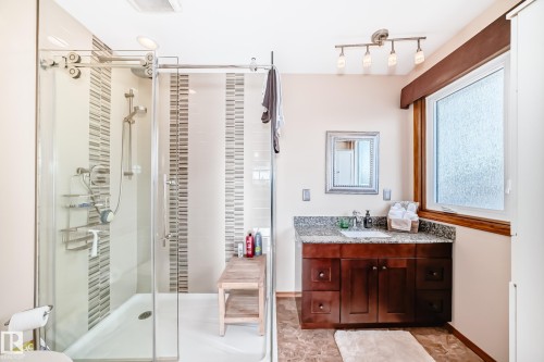 15815 63 Street, Edmonton, AB - Indoor Photo Showing Bathroom