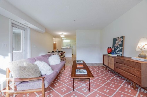 102 9008 99 Avenue, Edmonton, AB - Indoor Photo Showing Living Room