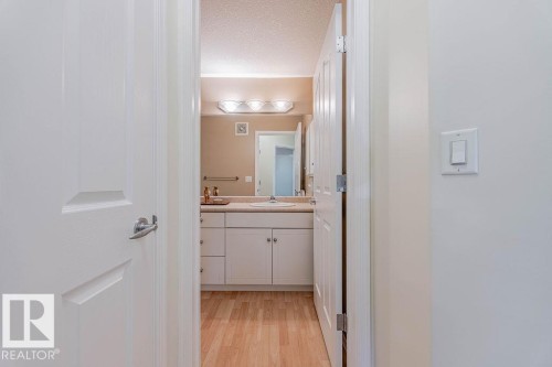 102 9008 99 Avenue, Edmonton, AB - Indoor Photo Showing Bathroom