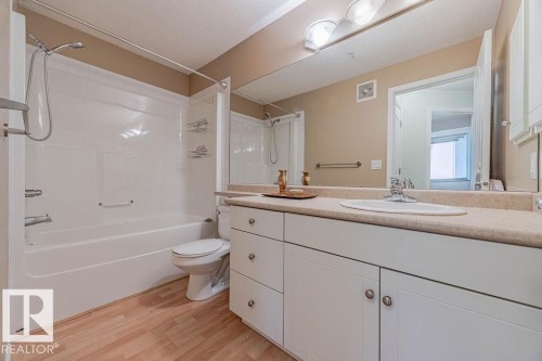 102 9008 99 Avenue, Edmonton, AB - Indoor Photo Showing Bathroom