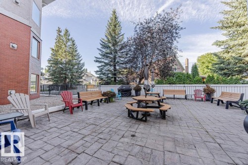 102 9008 99 Avenue, Edmonton, AB - Outdoor