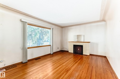 11424 105 Street, Edmonton, AB - Indoor With Fireplace