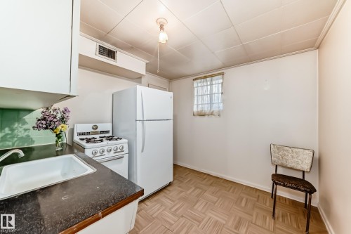 11424 105 Street, Edmonton, AB - Indoor