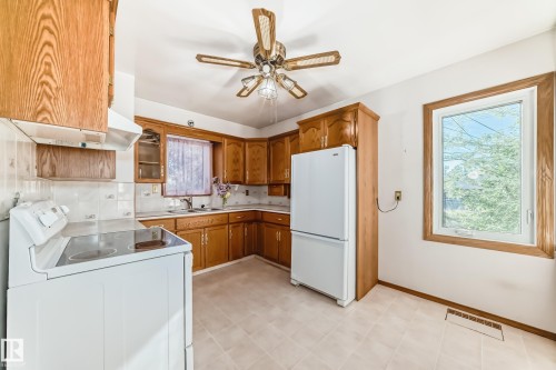 11424 105 Street, Edmonton, AB - Indoor