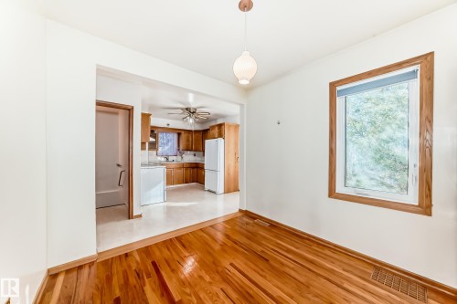 11424 105 Street, Edmonton, AB - Indoor