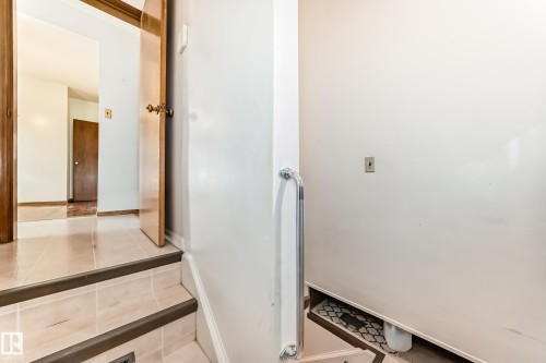 11424 105 Street, Edmonton, AB - Indoor Photo Showing Other Room