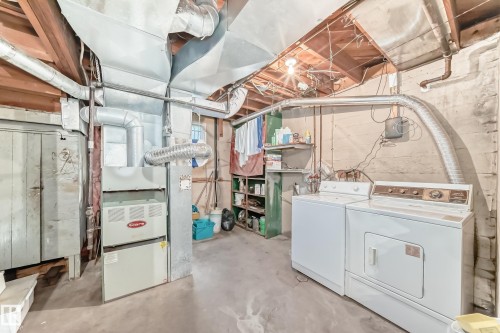 11424 105 Street, Edmonton, AB - Indoor Photo Showing Laundry Room