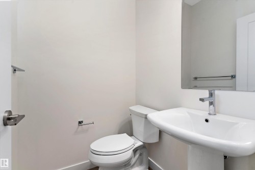 7181 177A Ave, Edmonton, AB - Indoor Photo Showing Bathroom