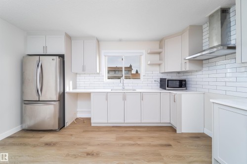 7115 12 Avenue, Edmonton, AB - Indoor Photo Showing Kitchen