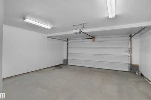 33 9535 217 Street, Edmonton, AB - Indoor Photo Showing Garage