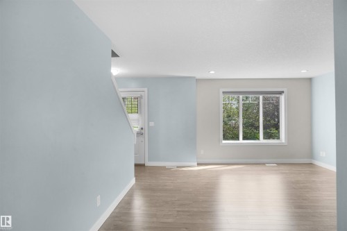 33 9535 217 Street, Edmonton, AB - Indoor Photo Showing Other Room