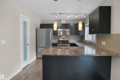 33 9535 217 Street, Edmonton, AB - Indoor Photo Showing Kitchen With Stainless Steel Kitchen With Upgraded Kitchen