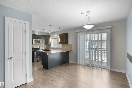 33 9535 217 Street, Edmonton, AB - Indoor Photo Showing Kitchen