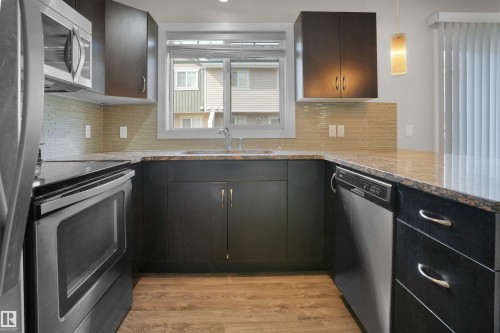 33 9535 217 Street, Edmonton, AB - Indoor Photo Showing Kitchen With Stainless Steel Kitchen With Upgraded Kitchen