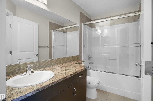 33 9535 217 Street, Edmonton, AB - Indoor Photo Showing Bathroom