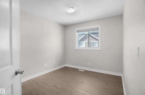 33 9535 217 Street, Edmonton, AB - Indoor Photo Showing Other Room
