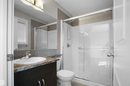 33 9535 217 Street, Edmonton, AB - Indoor Photo Showing Bathroom