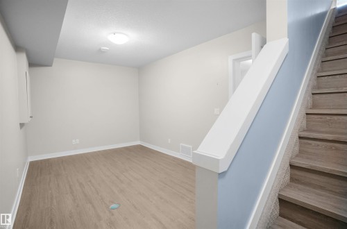 33 9535 217 Street, Edmonton, AB - Indoor Photo Showing Other Room