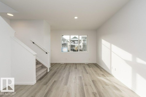 322 Edgemont Drive, Edmonton, AB - Indoor Photo Showing Other Room