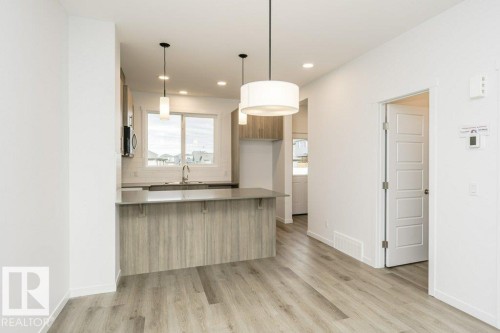 326 Edgemont Drive, Edmonton, AB - Indoor Photo Showing Kitchen