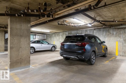 410 10139 117 Street, Edmonton, AB - Indoor Photo Showing Garage