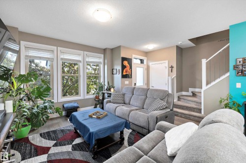 135 Gilmore Way, Spruce Grove, AB - Indoor Photo Showing Living Room