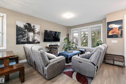 135 Gilmore Way, Spruce Grove, AB - Indoor Photo Showing Living Room
