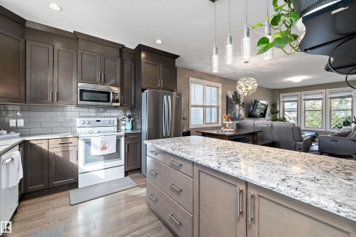 135 Gilmore Way, Spruce Grove, AB - Indoor Photo Showing Kitchen With Upgraded Kitchen