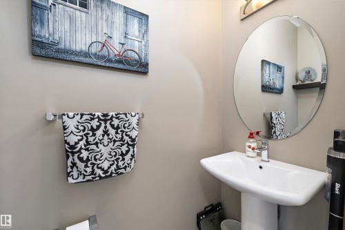 135 Gilmore Way, Spruce Grove, AB - Indoor Photo Showing Bathroom