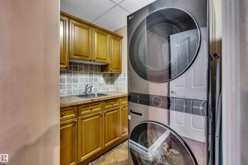 801 10106 105 Street, Edmonton, AB - Indoor Photo Showing Laundry Room